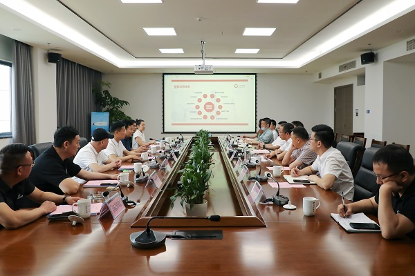 6月7日，，，，，，，甘肃温州商会、中利集团来访集团开展商务洽谈 (1).jpg